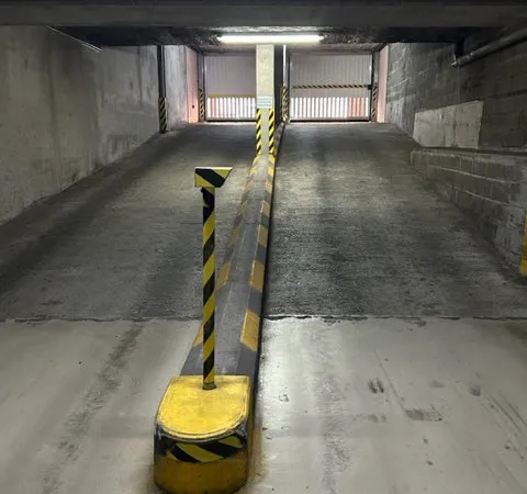 Très proche place Dupuy - Garage (box fermé) dans résidence