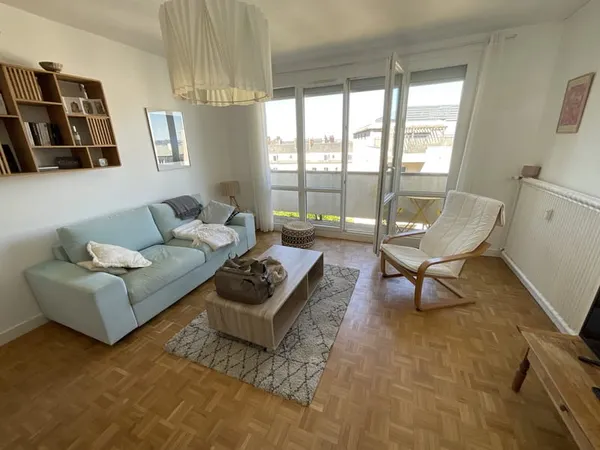 A LOUER - Quartier Marronniers - T2 meublé avec balcon, gara