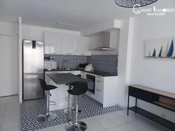 Appartement T3 entièrement meublé + EMPLACEMENT DE PARKINGS