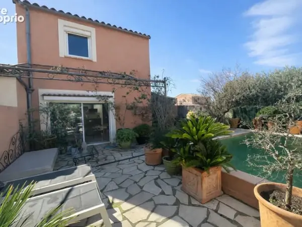 Belle villa 4 pièces sur un terrain de 250 m2 avec piscine