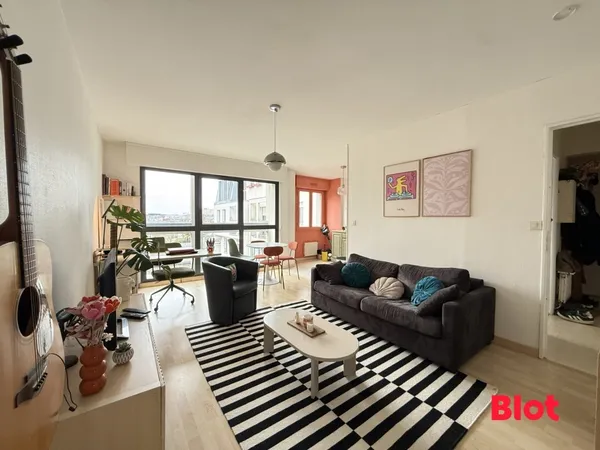 A VENDRE PAR BLOT IMMOBILIER - APPARTEMENT TYPE 2 - GARAGE - RENNES CENTRE VILLE