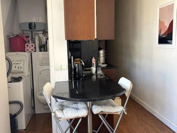 Studio meublé de 22 m² - Paris 11e - Vue dégagée, lumineux, dernier étage avec ascenseur