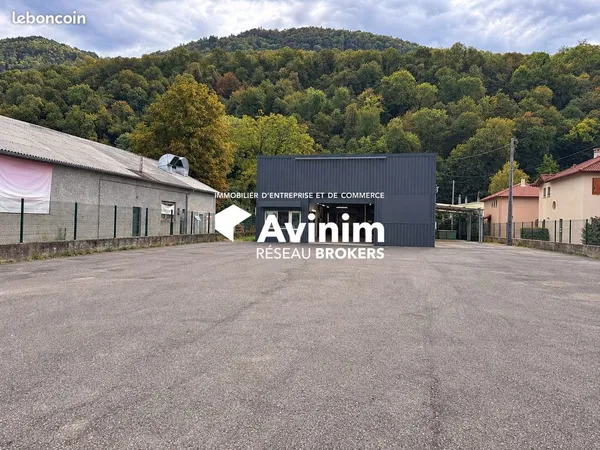 Local 500 m² Le Versoud
