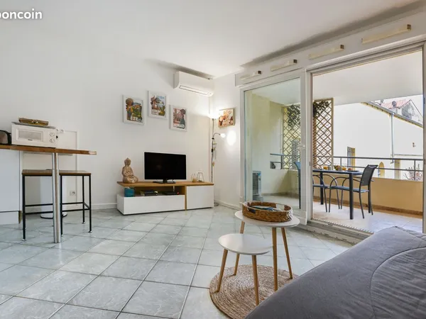 Magnifique studio au calme, Clim, Parking, Wifi