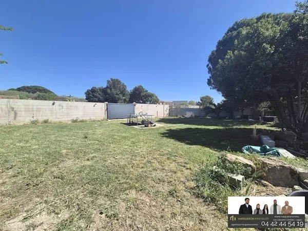 Terrain 349 m²