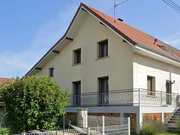 Maison mitoyenne 143 m² garage, carport et jardin