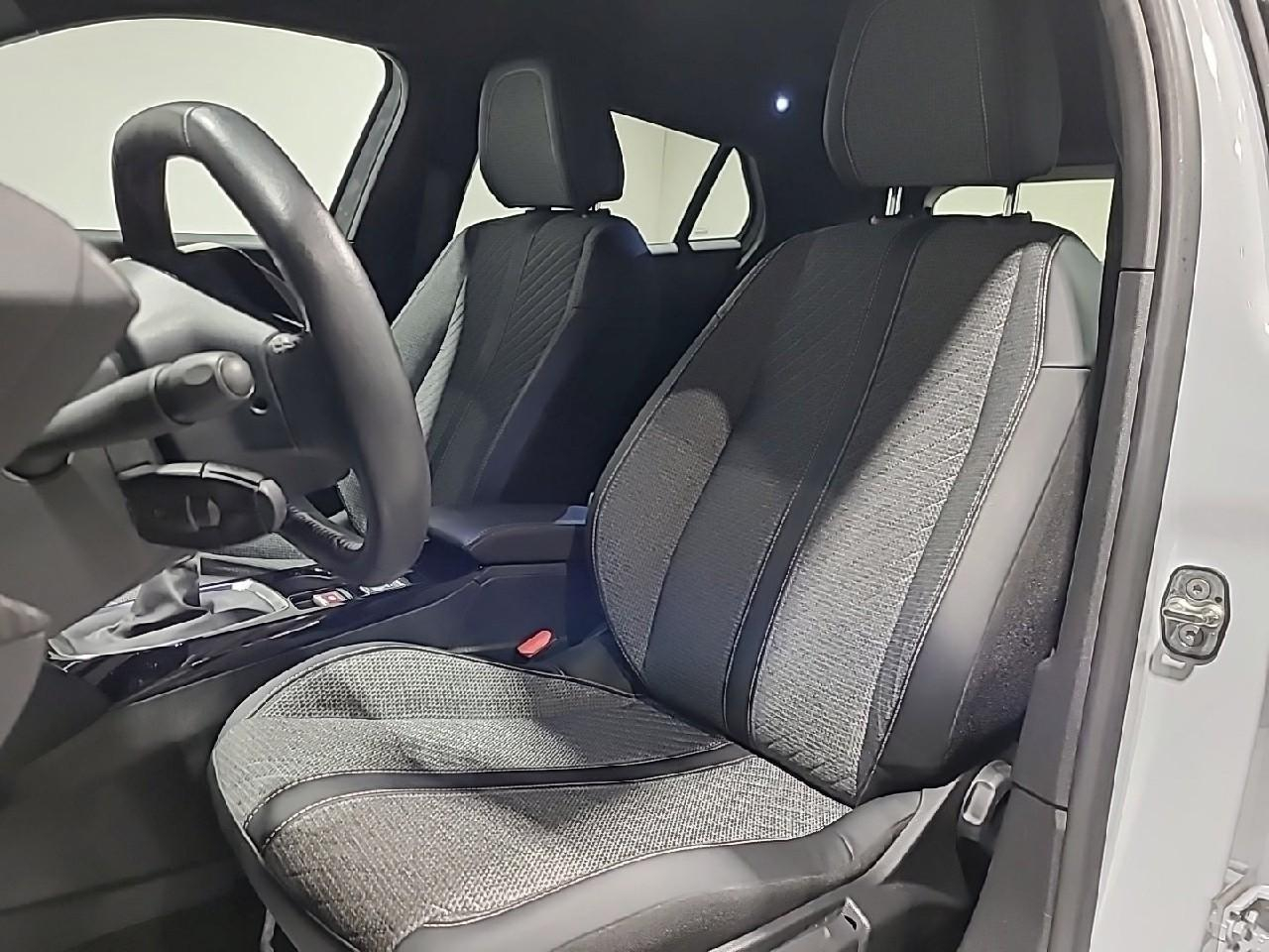 Peugeot 2008 puretech 100 s&s bvm6 allure — photo 10