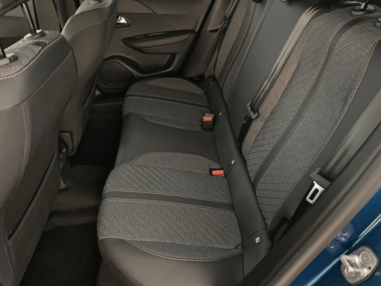 Peugeot 2008 hybrid 145 ch e-dcs6 allure — photo 10