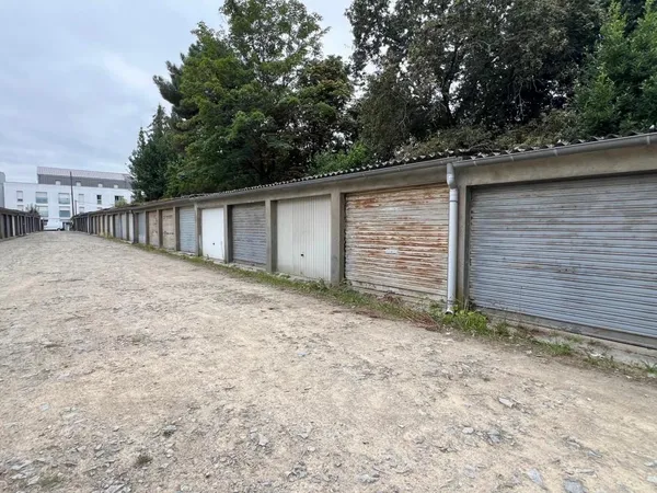 Vends garage/box - 1 pièce - Nantes 44100