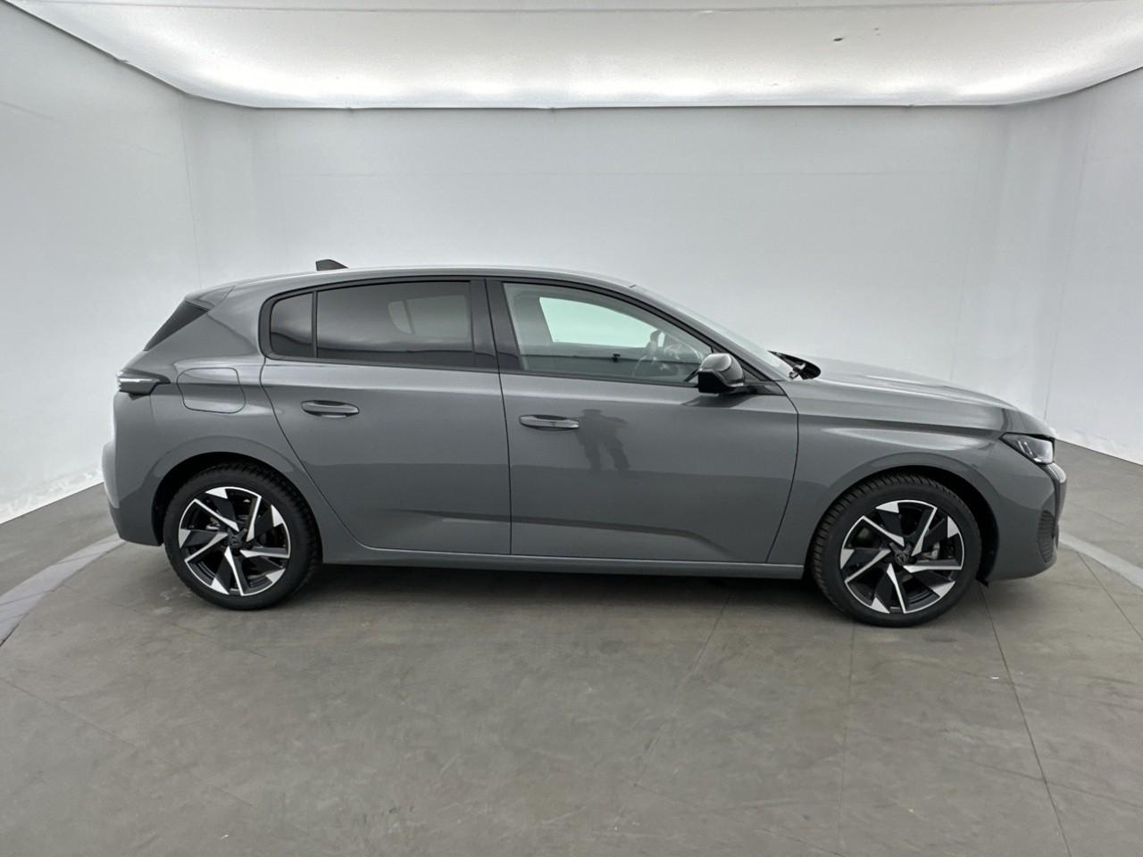 Peugeot 308 hybrid 145 e-dcs6 allure — photo 4