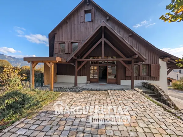 Vaste duplex de charme avec jardin, esprit maison de village