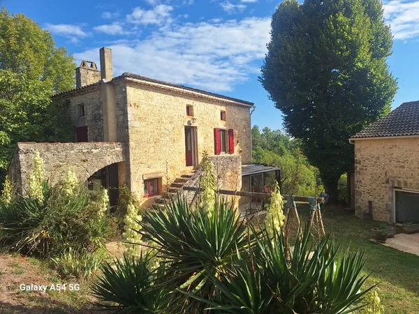 ENSEMBLE IMMOBILIER DE CARACTÈRE