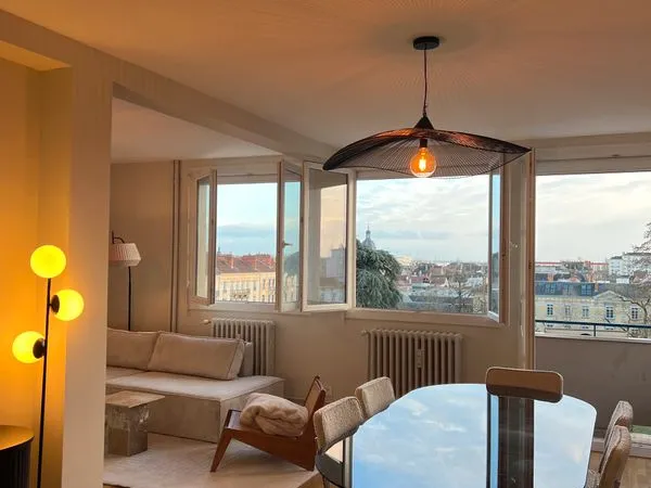T3 MEUBLÉ PREMIUM 75 m² — CENTRE CHALON-SUR-SAÔNE — 2 BALCONS — VUE PARC — ENTIÈREMENT RÉNOVÉ — 890 