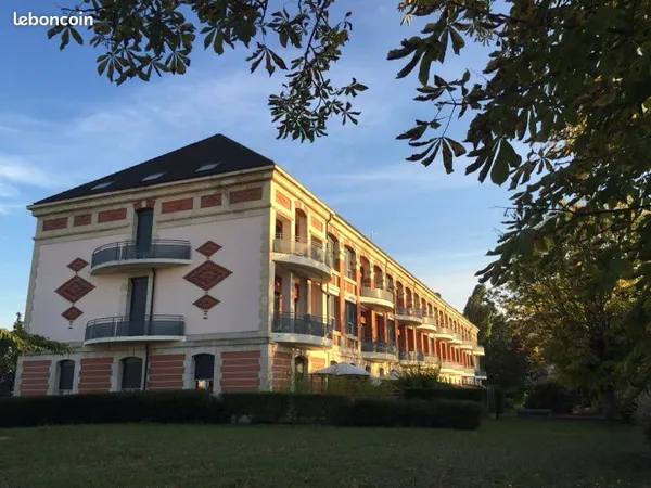 Bel immeuble de caractère