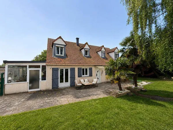 Maison traditionnelle 9 pièces 158 m²
