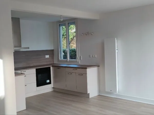 Loue F2 quartier Saint Marc avec garage et jardinet
