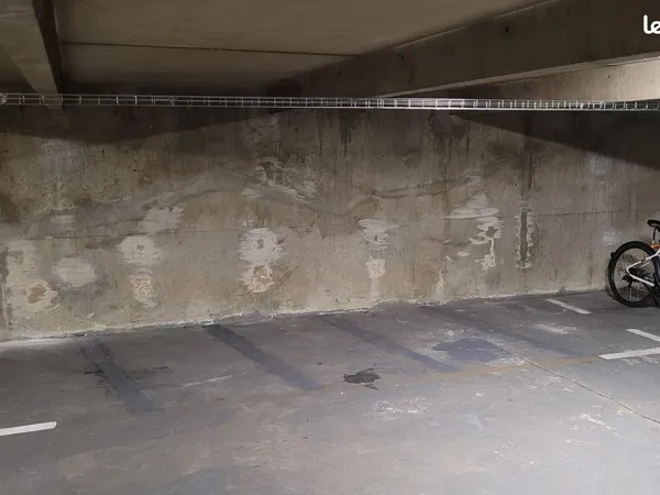 Longue place parking latérale