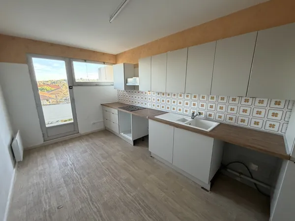 AUCH BASSE VILLE - T3 DE 78,61 m2 AVEC BALCONS ET ASCENSEUR