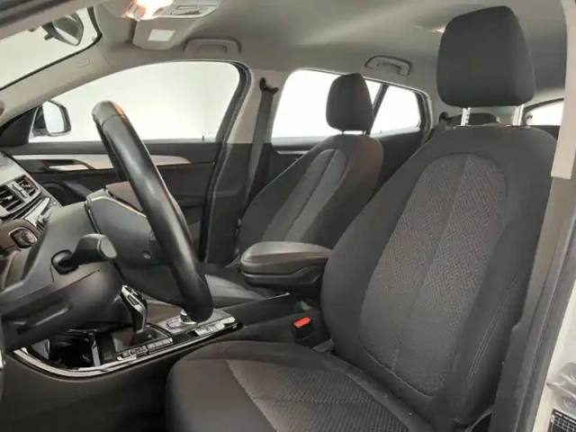 Bmw X2 sdrive18da 150ch business design euro6d-t — photo 9