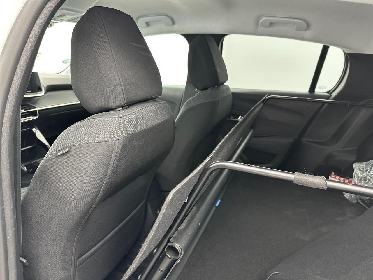 Peugeot 208 electrique 50 kwh 136ch style — photo 12