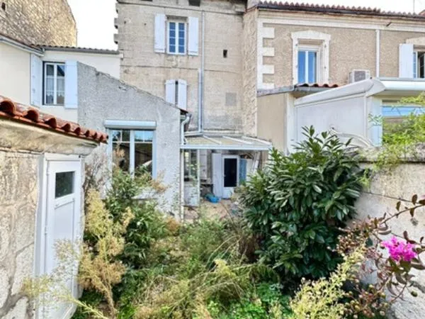 ANGOULÊME - LA BUSSATTE / VICTOR HUGO | MAISON DE VILLE AVEC JARDIN