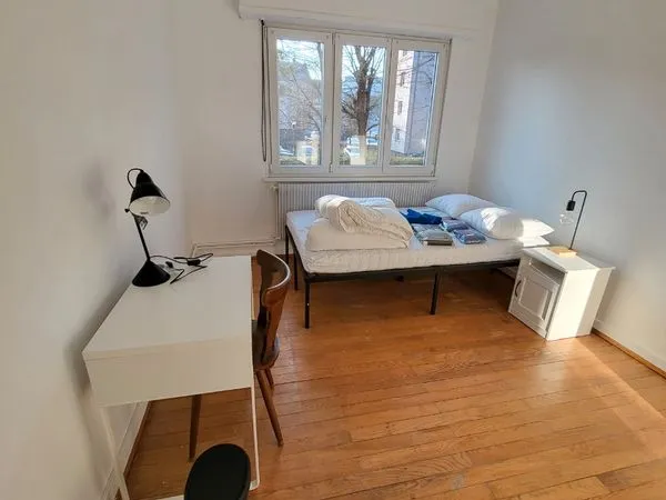 Chambre dans colocation feminine