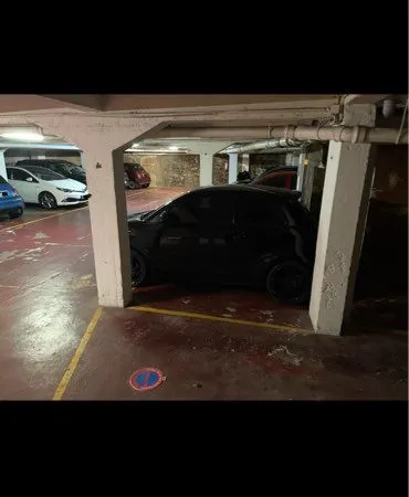 Parking fermé rue calme Charenton