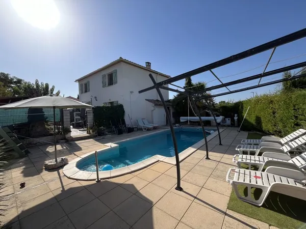 Villa TERRAIN, PISCINE, DEPENDANCES