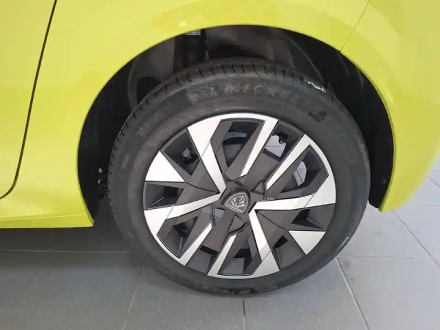Peugeot 208 turbo 100 ch bvm6 — photo 8