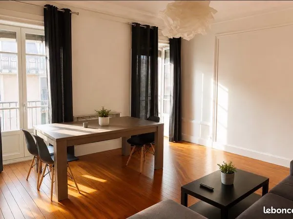 Appartement 80 m² - 2 chambres - Saxe-Gambetta