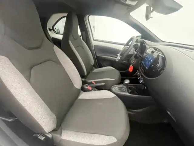 Toyota Aygo 1.0 s-cvt 72 dynamic — photo 11