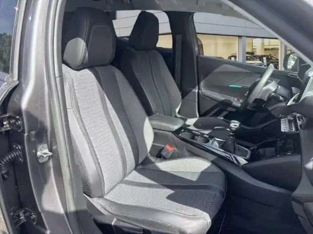 Peugeot 2008 puretech 100 s&amp;s bvm6 allure pack — photo 9