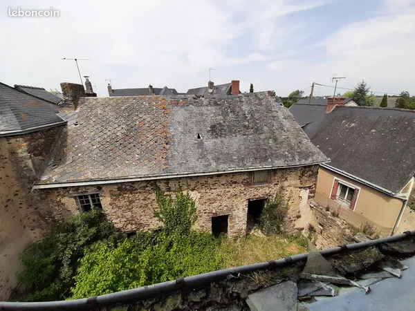 Grange à fort potentiel en plein coeur d'Argentré (Mayenne)