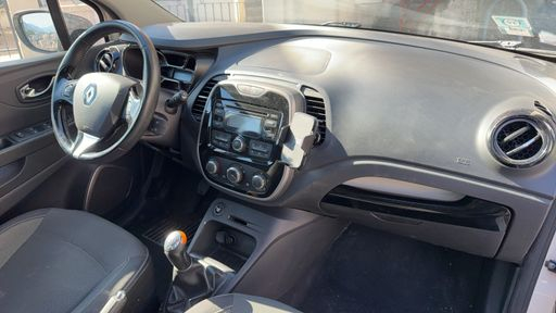 Renault Captur 0.9 TCe 90 - Business – 2015 – 120562 km – Essence – Boîte Manuelle — photo 32