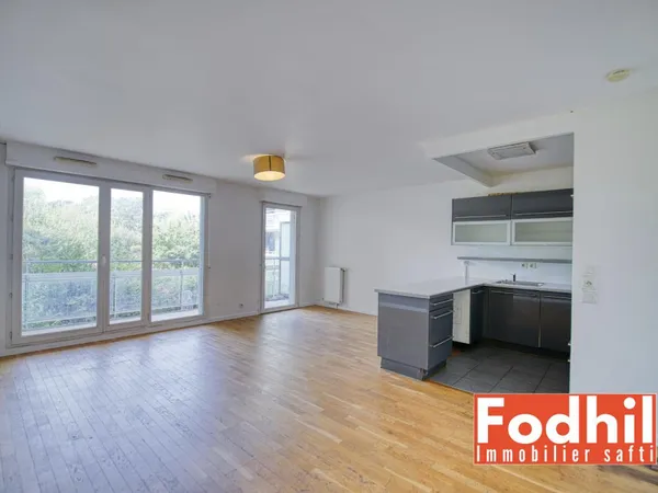 Appartement 3 pièces 68 m² avec ascenseur- un parking et cave.