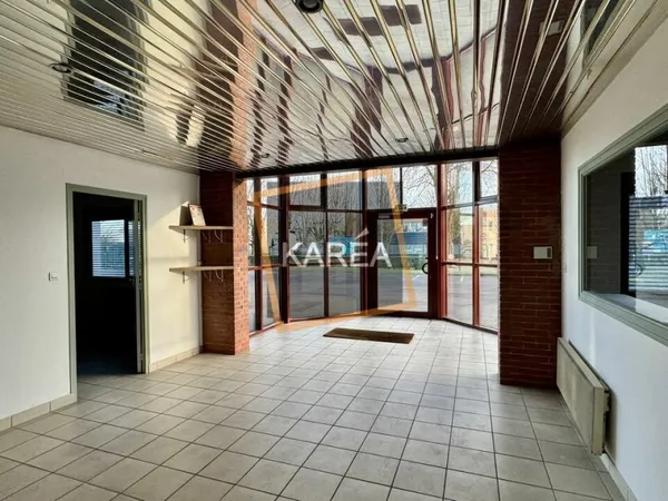 Local professionnel 290 m²