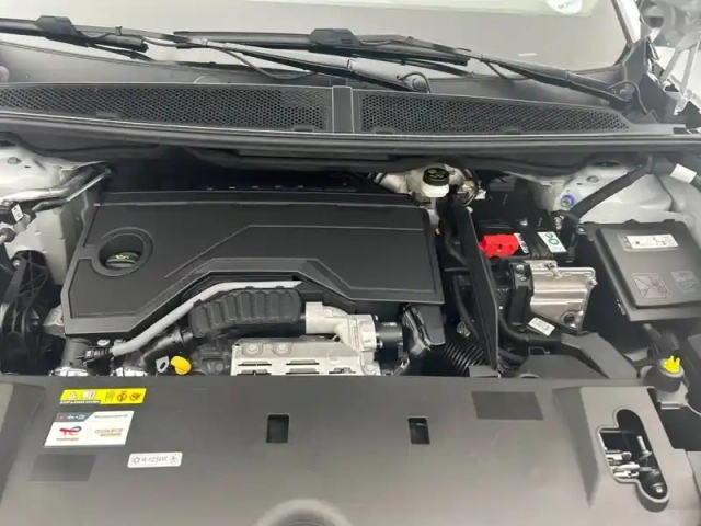 Peugeot 5008 hybrid 136 e-dcs6 — photo 42