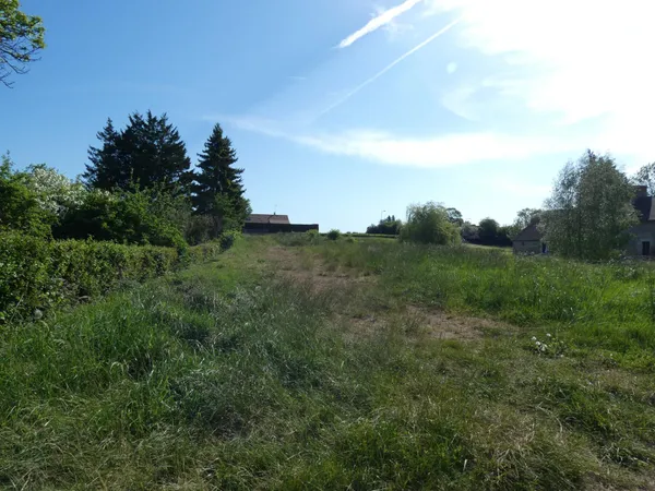 Parcelle constructible de 1393m2 à Cuissai.
