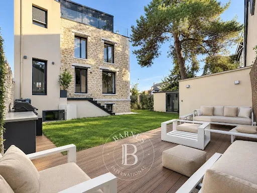 Maison 6 pièces 254 m²