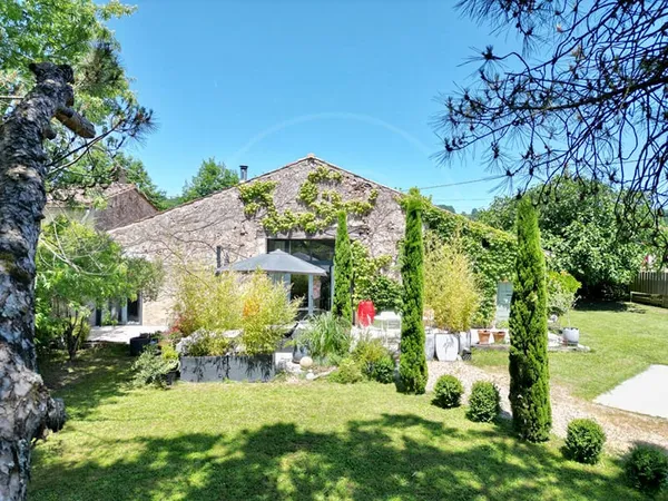Maison de charme rénovée avec studio potentiel