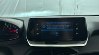 Peugeot 2008 1.2 PureTech 130ch S&S Allure EAT8 — photo 18