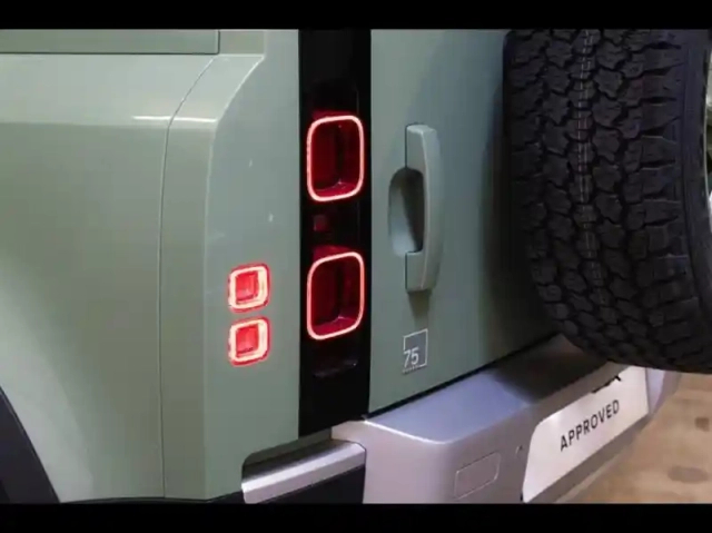 Land Rover Defender 110 2.0 p400e x-dynamic 75th limited edition — photo 13