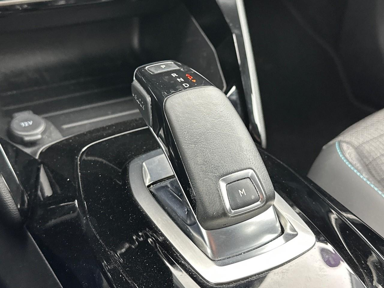 Peugeot 2008 puretech 130 s&s eat8 allure — photo 30