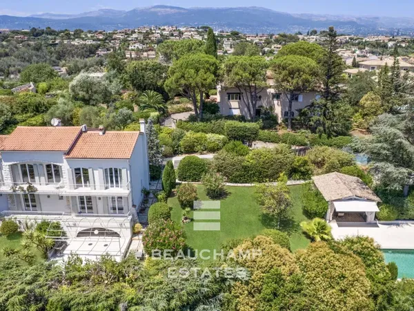 Maison 8 pièces 258 m²