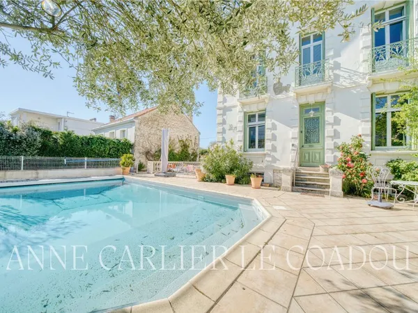 Maison 8 pièces 232 m²