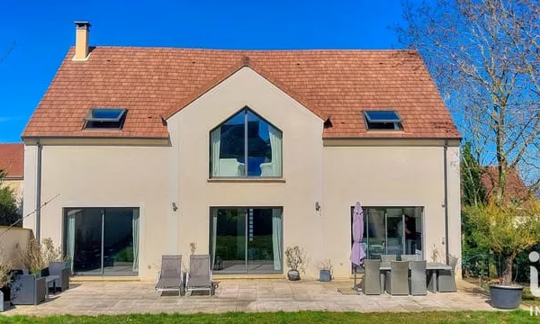 Maison 8 pièces 210 m²