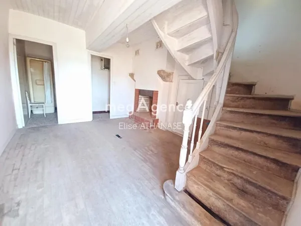 Ensemble immobilier à rénover avec maison d'habitation