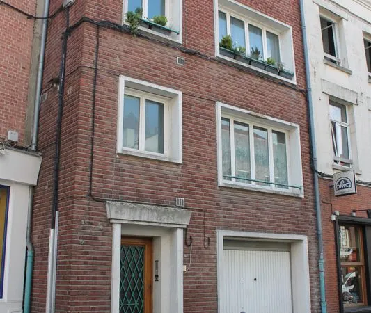 Beau t2 de caractere +balcon-plein centre d'arras