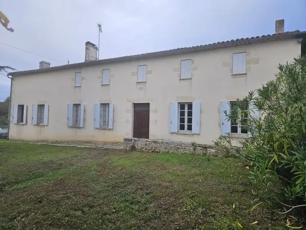 Magnifique longère en pierre avec dépendances à rénover