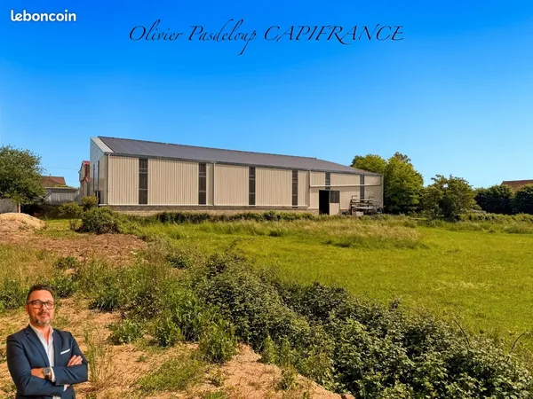 Local industriel 739 m²